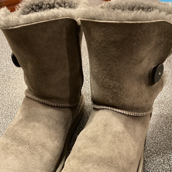 Ugg Bailey Button Grey Boots size 8 - Picture 2 of 6